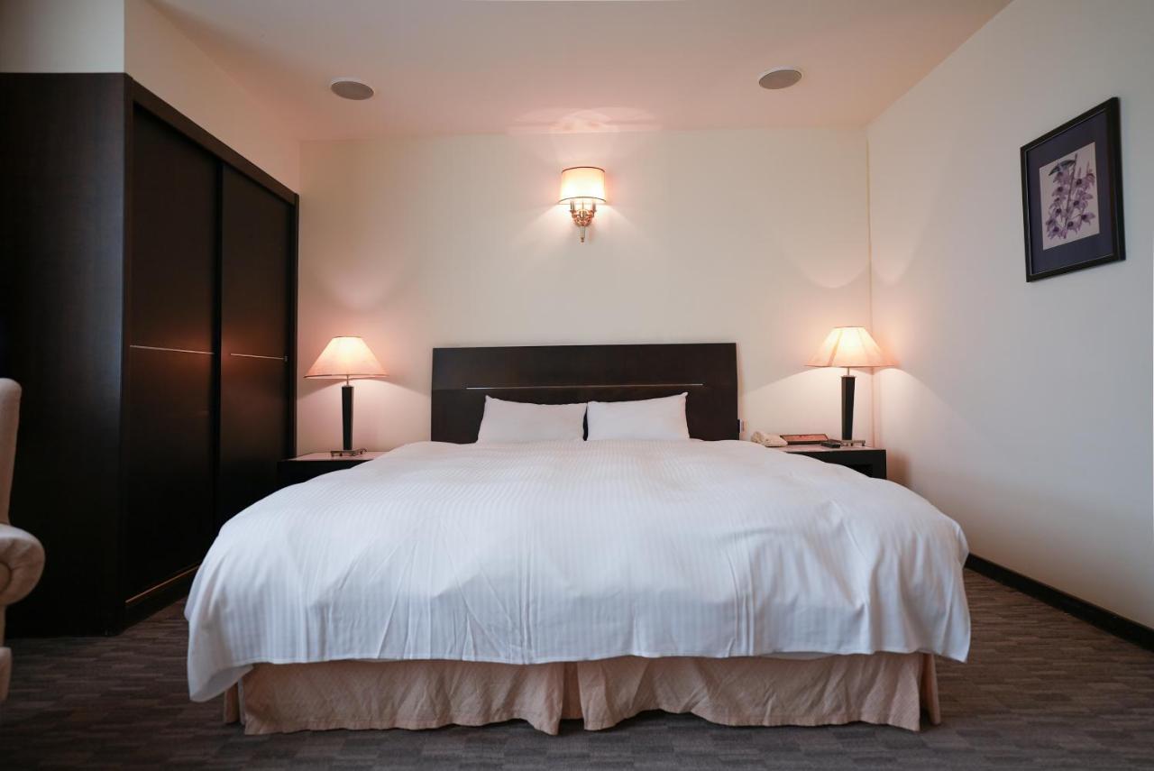 Herkang Hotel Đài Trung Ngoại thất bức ảnh