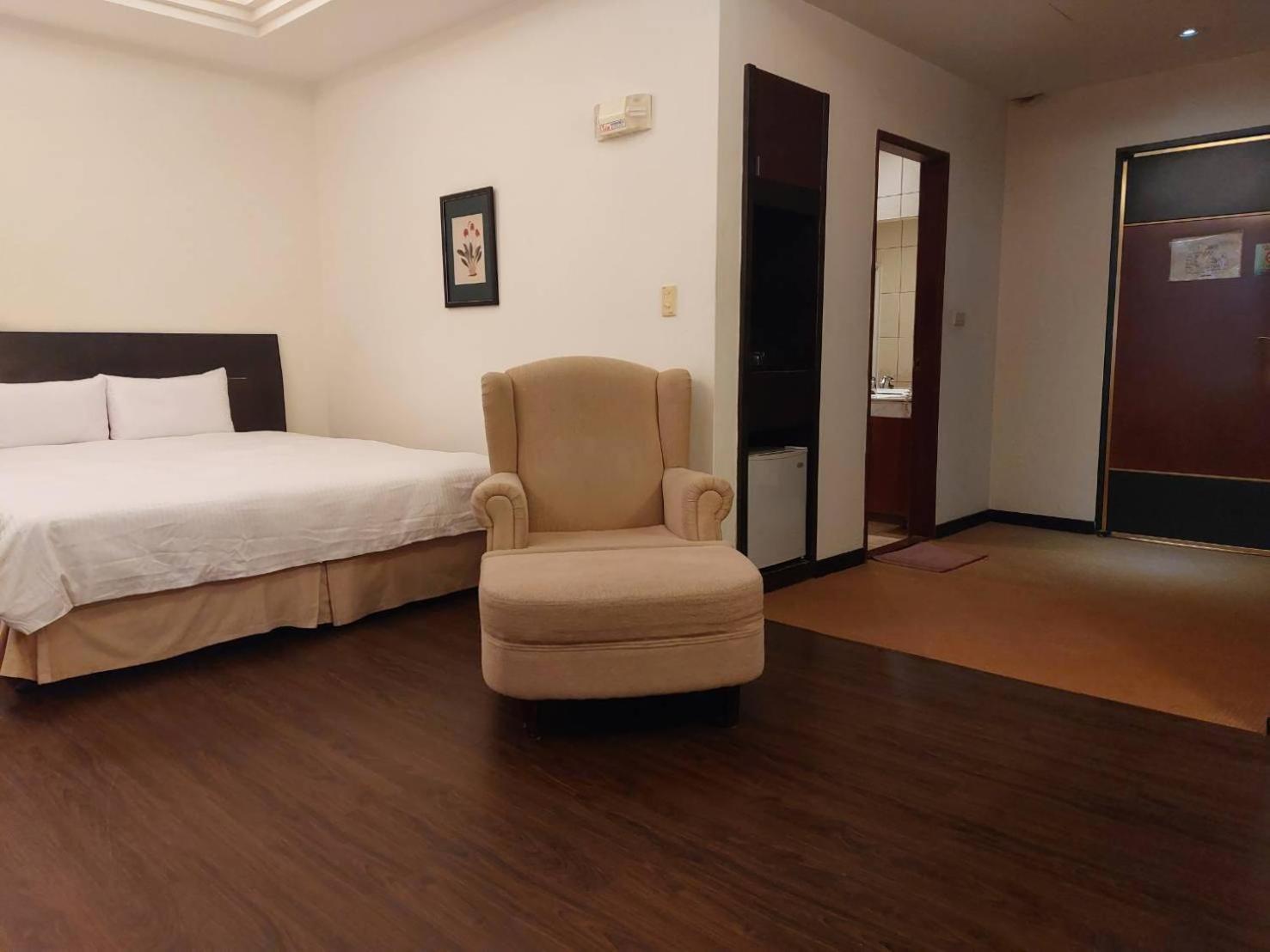 Herkang Hotel Đài Trung Ngoại thất bức ảnh